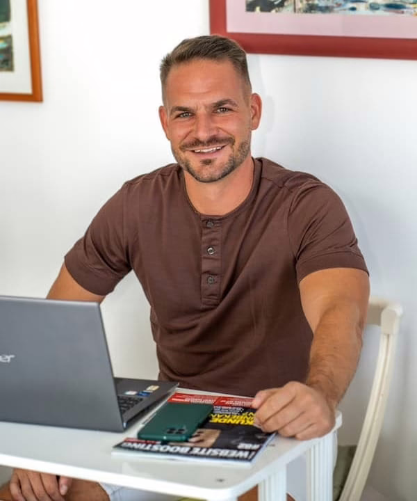 viktor pasztor ceo preis alert