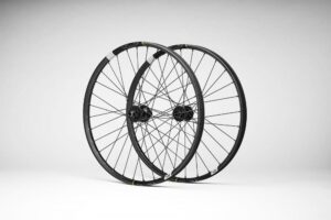 Crankbrothers Synthesis Carbon E-BIKE BOOST Tubeless Ready Laufradsatz, 27.5Zoll , 110x15mm-148x12mm, Shimano HG, black
