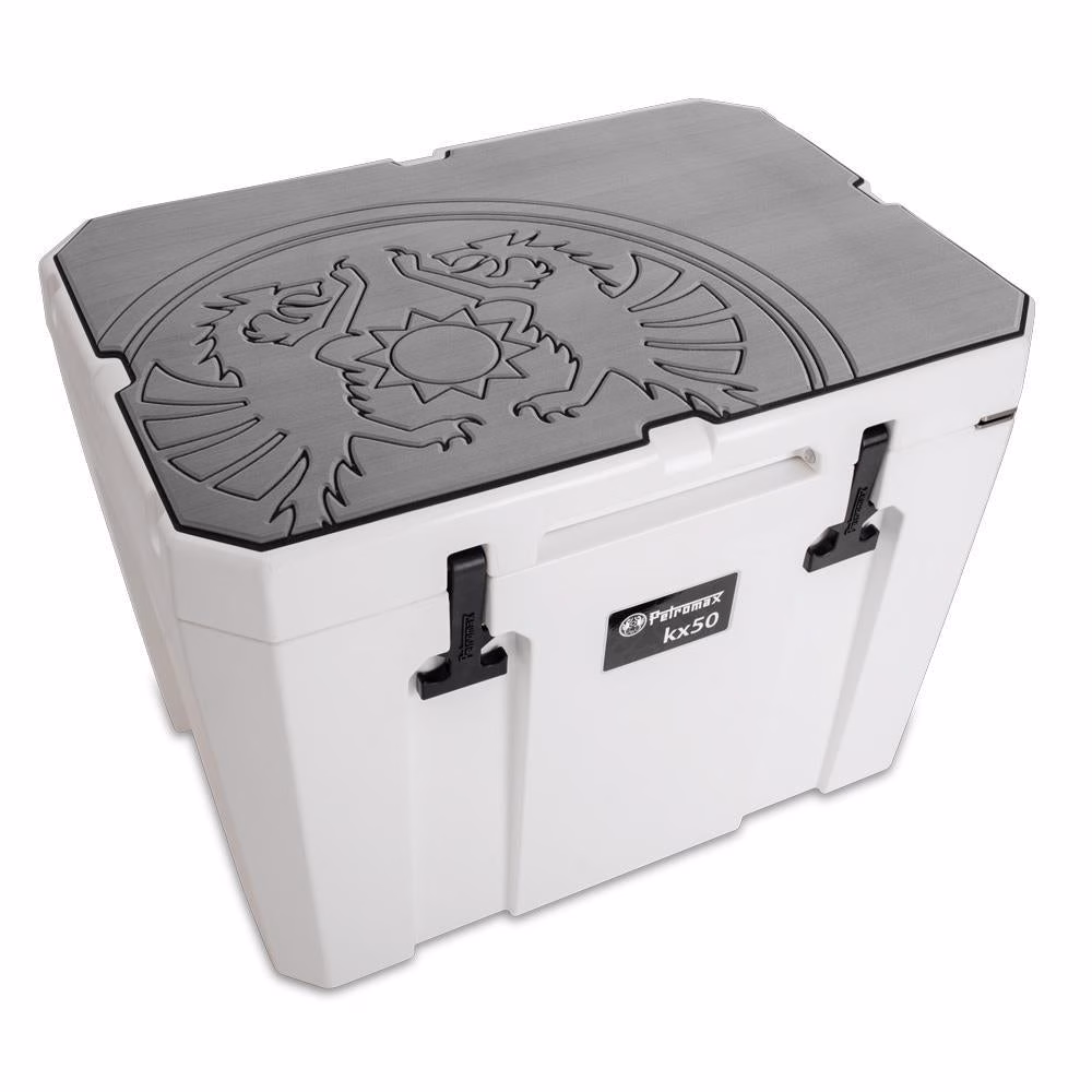 Petromax Haft-Auflage für Kühlbox kx50, grau mit Drachenemblem, selbstklebend, schützt vor Kratzern, UV-Strahlung und Nässe, rutschfest, passend für 50-Liter-Kühlbox