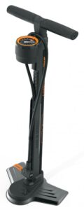 SKS AIRMOTION 12.0 Standpumpe mit stabilem Stahlrohr - oben liegendem Präzisionsmanometer langem Hochdruckschlauch und MULTI VALVE-Kopf für alle Ventilarten