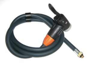 SKS Pumpenschlauch mit E.V.A.-Kopf für Rennkompressor, passend für AV/DV/SV Ventile, 125 cm lang, flexibel und robust für präzises Aufpumpen