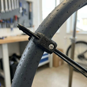 SKS Strebenprofilbefestigung SPB 10 Stück im Polybeutel Ersatz-Gegenhalter für 3 mm Streben, einfache Montage am Schutzblech, inklusive Befestigungsschrauben